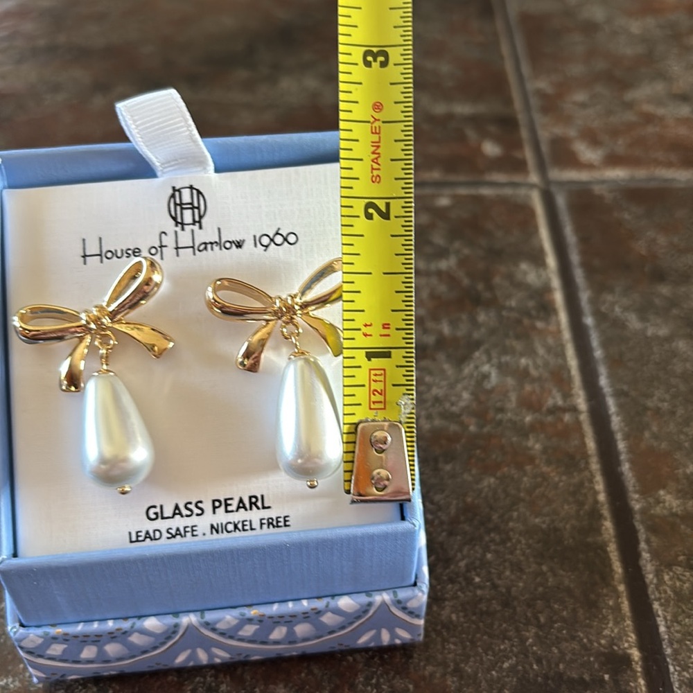 House of Harlow 1960 Gold and Pearl Bow Earrings - Picture 3 of 5